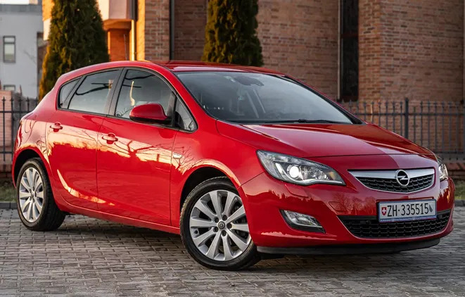 radom Opel Astra cena 26900 przebieg: 94000, rok produkcji 2010 z Radom